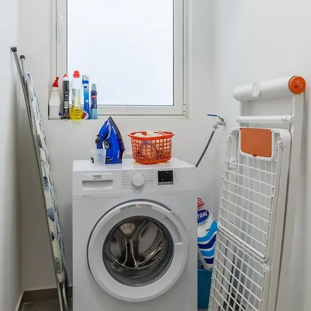 3 Bedroom - Walking Distance From Airport Appartamento Gudja